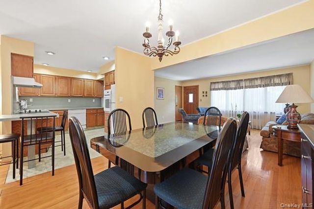 152 Nassau Drive, Albertson, NY 11507