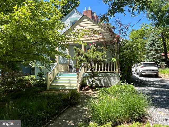 9 PINE AVE, Takoma Park, MD 20912