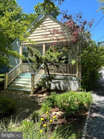 9 PINE AVE, Takoma Park, MD 20912
