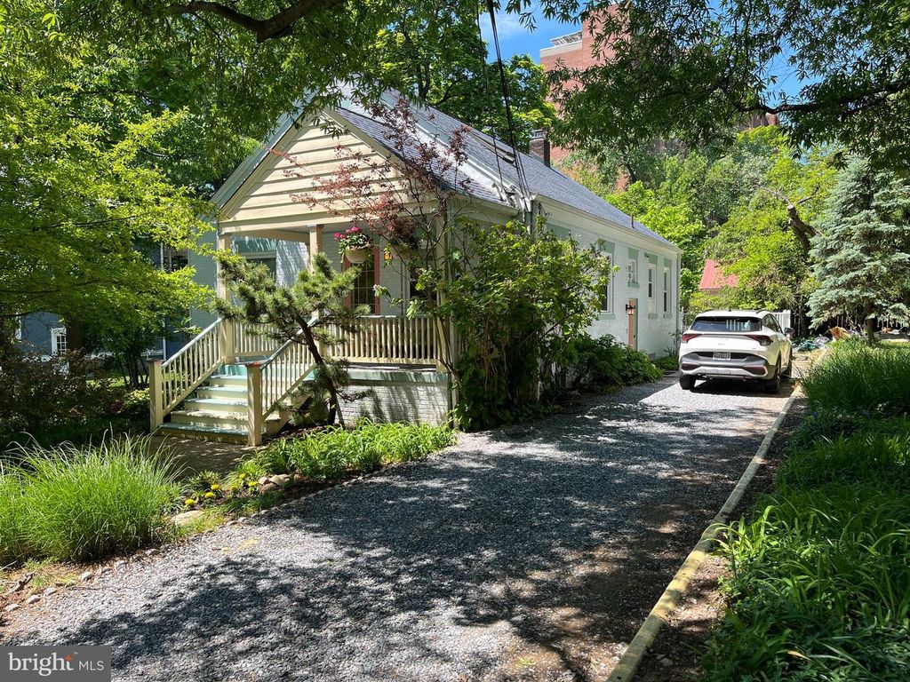9 PINE AVE, Takoma Park, MD 20912