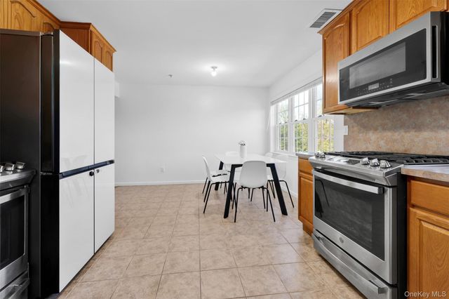 8 Elm Street 211, Spring Valley, NY 10977