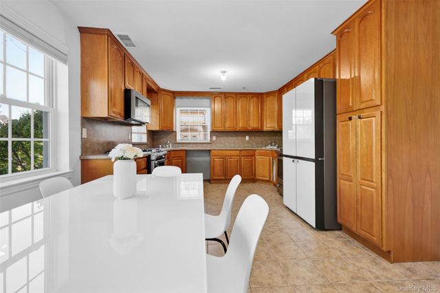8 Elm Street 211, Spring Valley, NY 10977