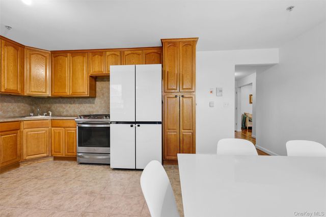 8 Elm Street 211, Spring Valley, NY 10977