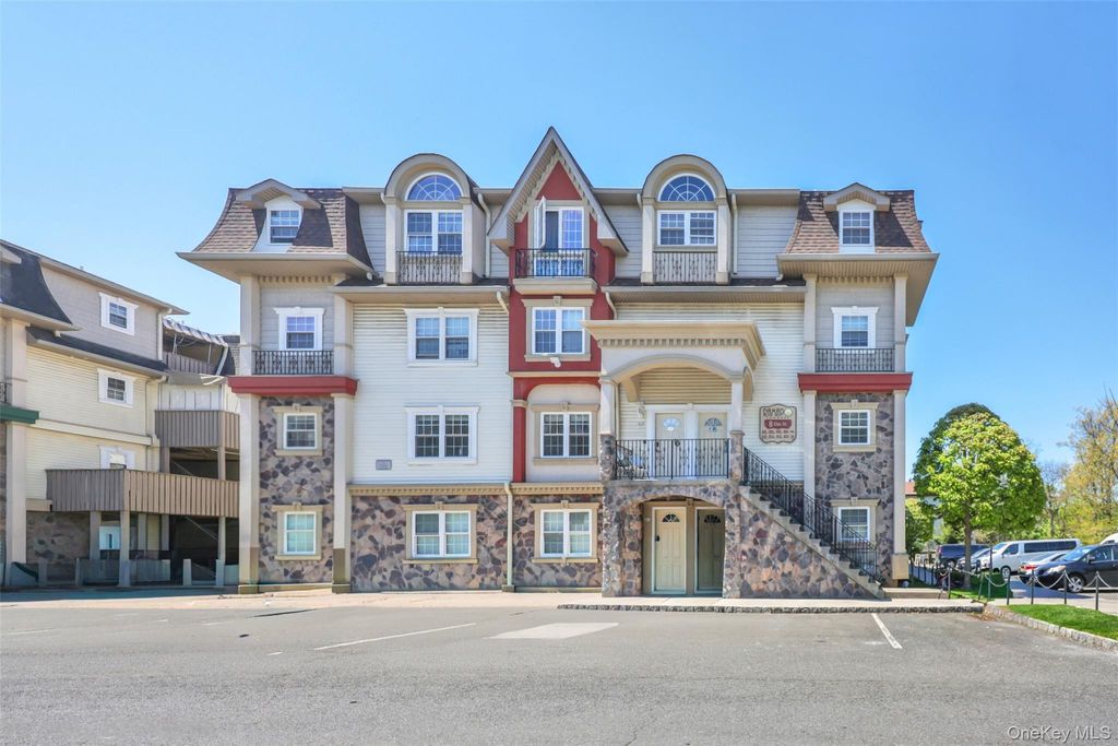 8 Elm Street 211, Spring Valley, NY 10977