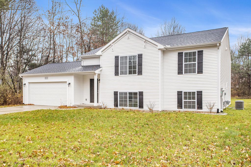 18342 Loganwood Trail, Pennfield Twp, MI 49014