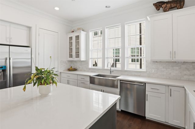 7333 Valley View Lane 607, Dallas, TX 75240