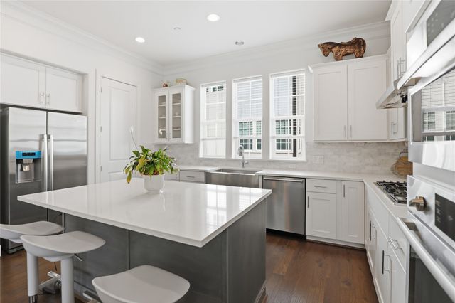 7333 Valley View Lane 607, Dallas, TX 75240