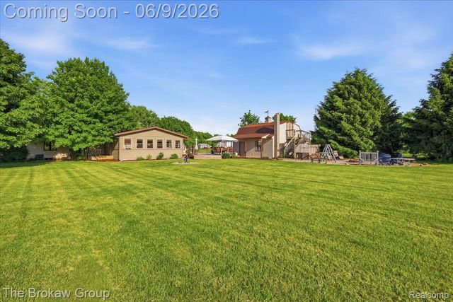 5461 N Henderson Road, Richfield Township, MI 48423
