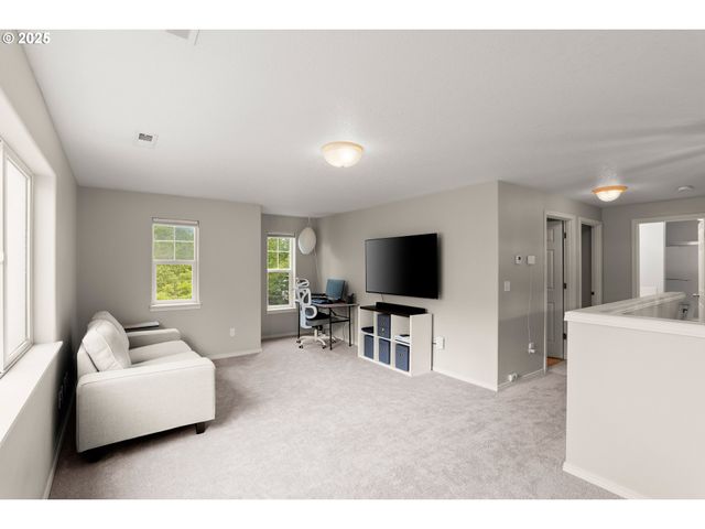 1501 Se GERHARD Dr, Hillsboro, OR 97123
