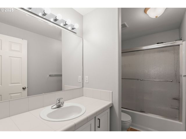 1501 Se GERHARD Dr, Hillsboro, OR 97123