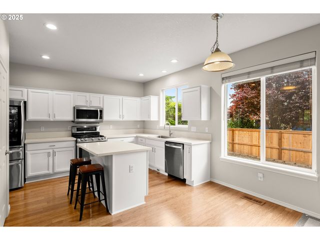 1501 Se GERHARD Dr, Hillsboro, OR 97123