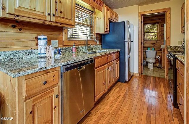 960 High Mountain Way, Gatlinburg, TN 37738
