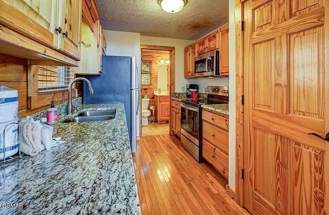 960 High Mountain Way, Gatlinburg, TN 37738