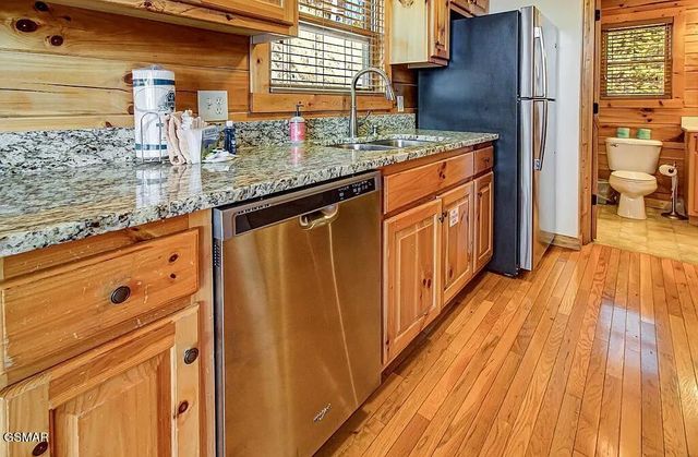 960 High Mountain Way, Gatlinburg, TN 37738