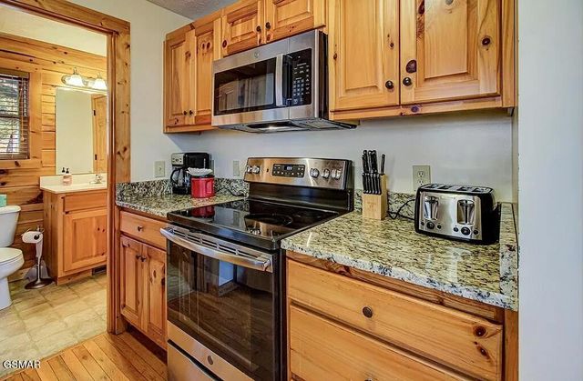 960 High Mountain Way, Gatlinburg, TN 37738