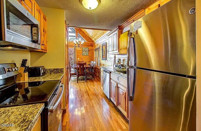 960 High Mountain Way, Gatlinburg, TN 37738