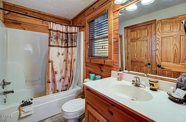 960 High Mountain Way, Gatlinburg, TN 37738