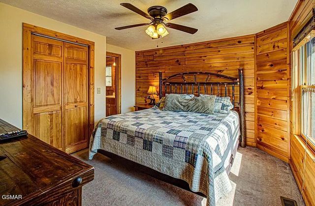 960 High Mountain Way, Gatlinburg, TN 37738