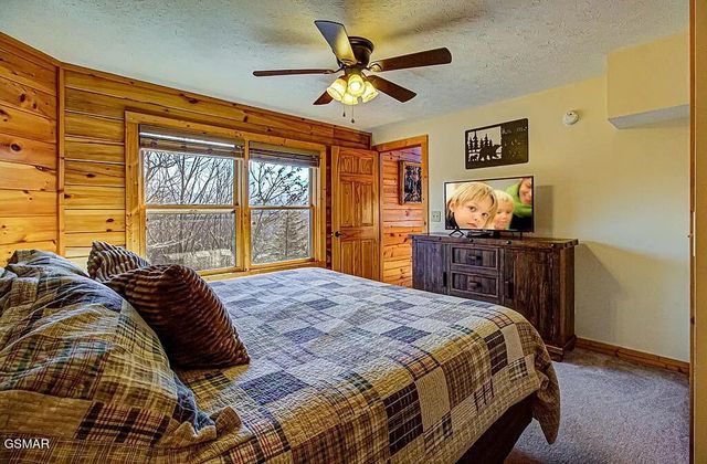 960 High Mountain Way, Gatlinburg, TN 37738