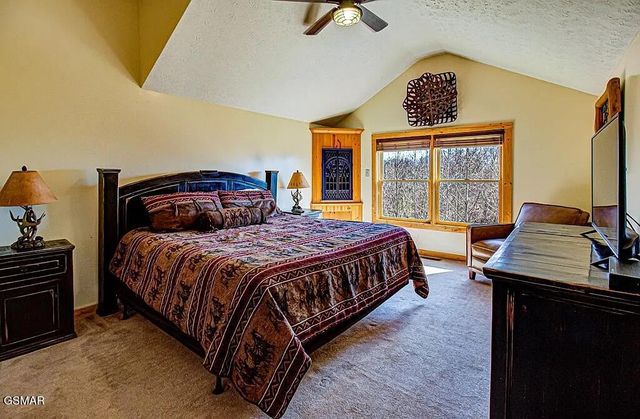 960 High Mountain Way, Gatlinburg, TN 37738