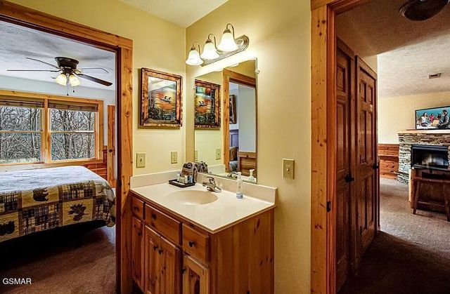 960 High Mountain Way, Gatlinburg, TN 37738