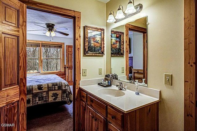 960 High Mountain Way, Gatlinburg, TN 37738