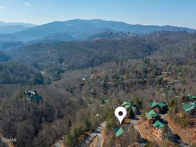 960 High Mountain Way, Gatlinburg, TN 37738