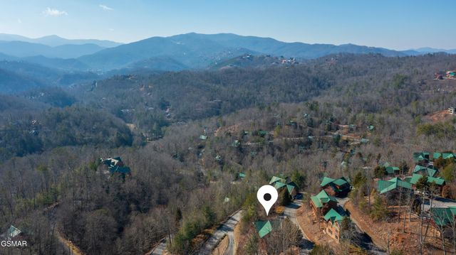 960 High Mountain Way, Gatlinburg, TN 37738