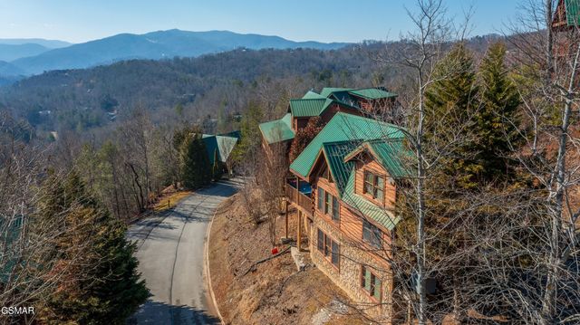 960 High Mountain Way, Gatlinburg, TN 37738