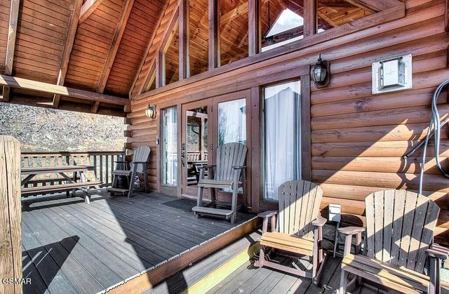 960 High Mountain Way, Gatlinburg, TN 37738