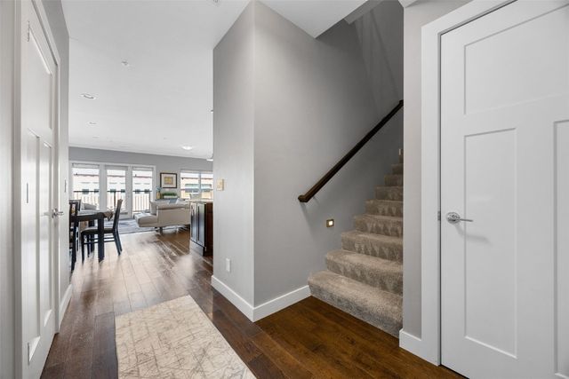 901 E 2nd Avenue 205, Coralville, IA 52241