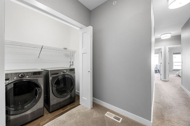 901 E 2nd Avenue 205, Coralville, IA 52241