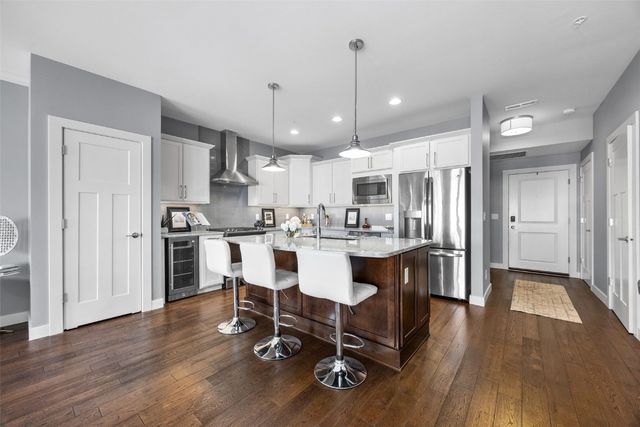 901 E 2nd Avenue 205, Coralville, IA 52241