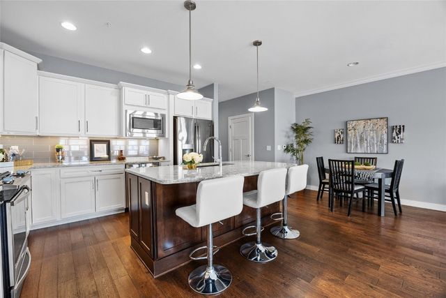 901 E 2nd Avenue 205, Coralville, IA 52241