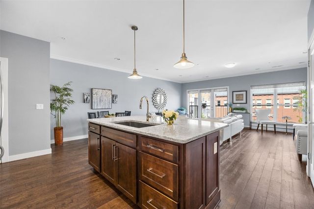 901 E 2nd Avenue 205, Coralville, IA 52241