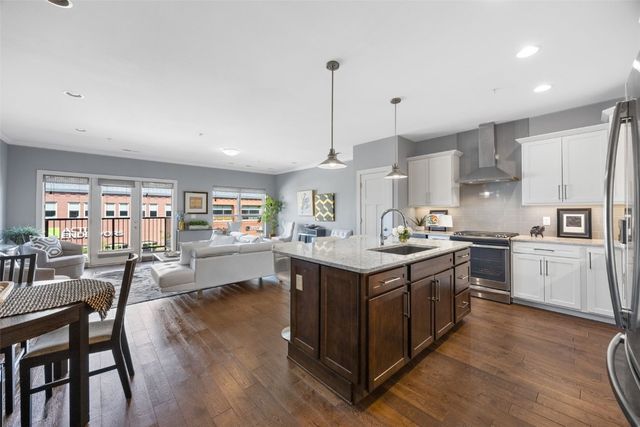 901 E 2nd Avenue 205, Coralville, IA 52241