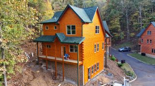 2107 Valley Creek Way, Pigeon Forge, TN 37863
