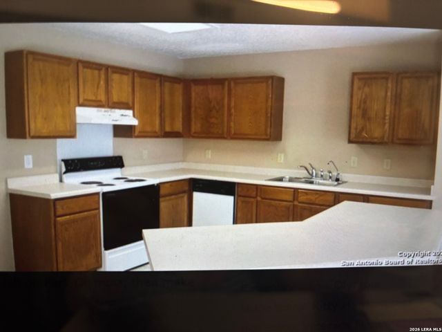 8534 Park Olympia, Universal City, TX 78148
