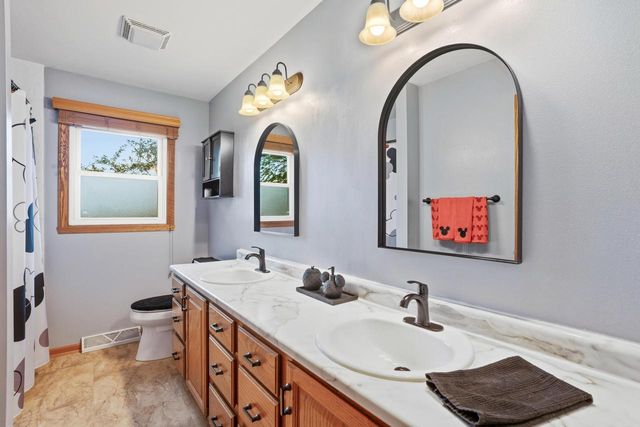 2910 Northbridge DRIVE, Racine, WI 53404