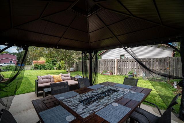 2910 Northbridge DRIVE, Racine, WI 53404