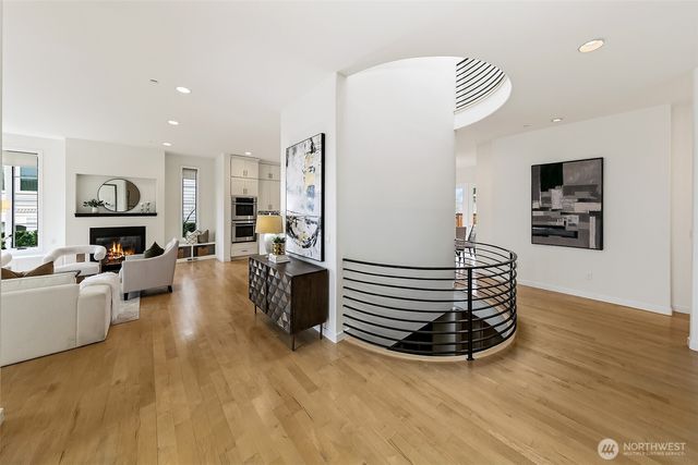 526 14th Avenue W, Kirkland, WA 98033