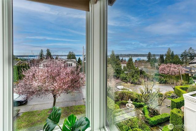 526 14th Avenue W, Kirkland, WA 98033