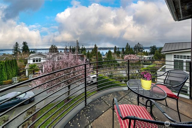 526 14th Avenue W, Kirkland, WA 98033