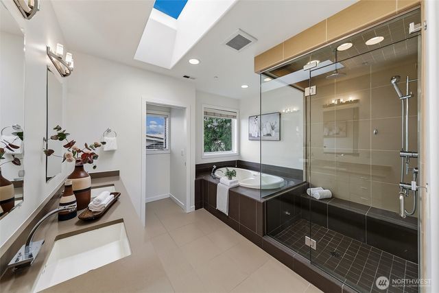 526 14th Avenue W, Kirkland, WA 98033