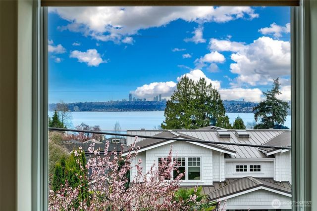 526 14th Avenue W, Kirkland, WA 98033
