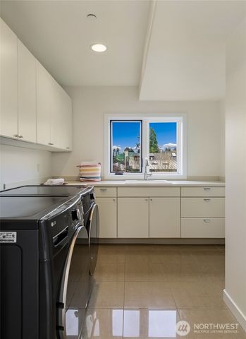 526 14th Avenue W, Kirkland, WA 98033