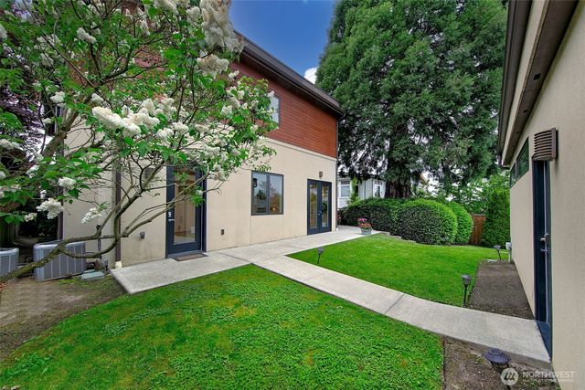 526 14th Avenue W, Kirkland, WA 98033