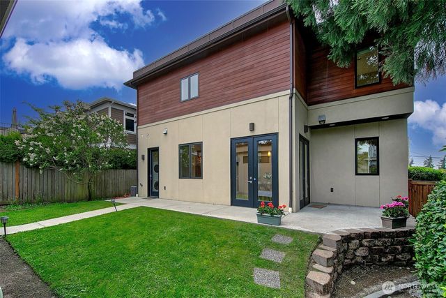 526 14th Avenue W, Kirkland, WA 98033