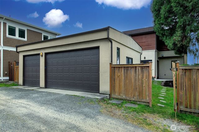 526 14th Avenue W, Kirkland, WA 98033