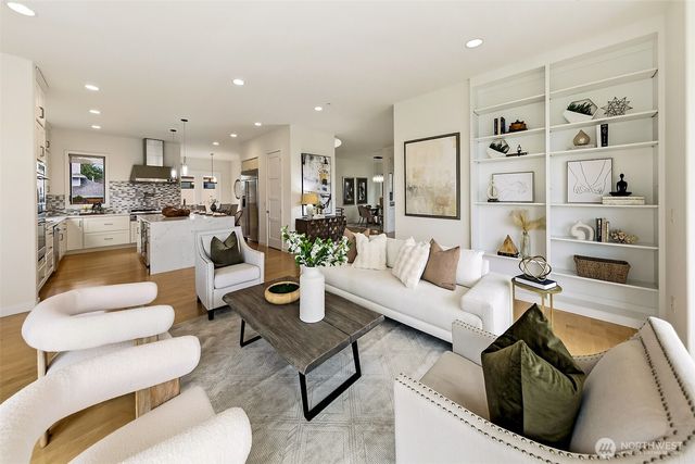 526 14th Avenue W, Kirkland, WA 98033